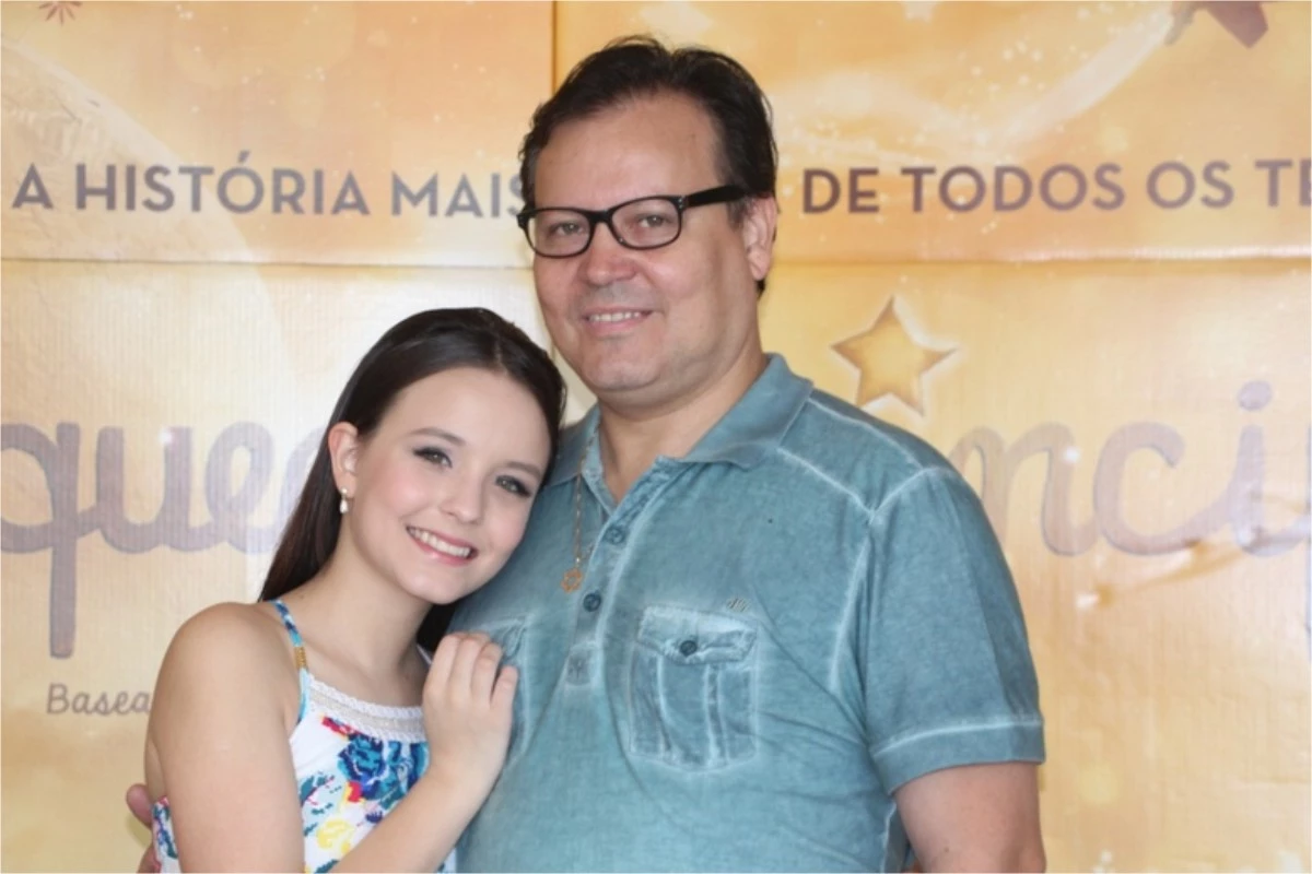 Pai de Larissa Manoela desabafa sobre ‘desânimo profundo’ em meio a notícias do casamento da filha