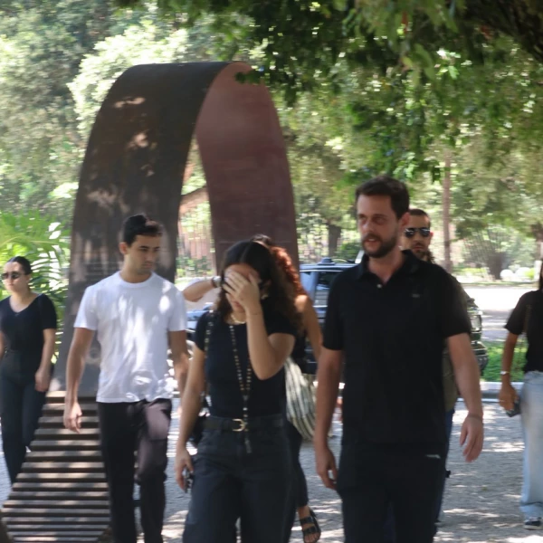 Mel Maia fica aos prantos no velório da mãe na manhã deste sábado (29) 37