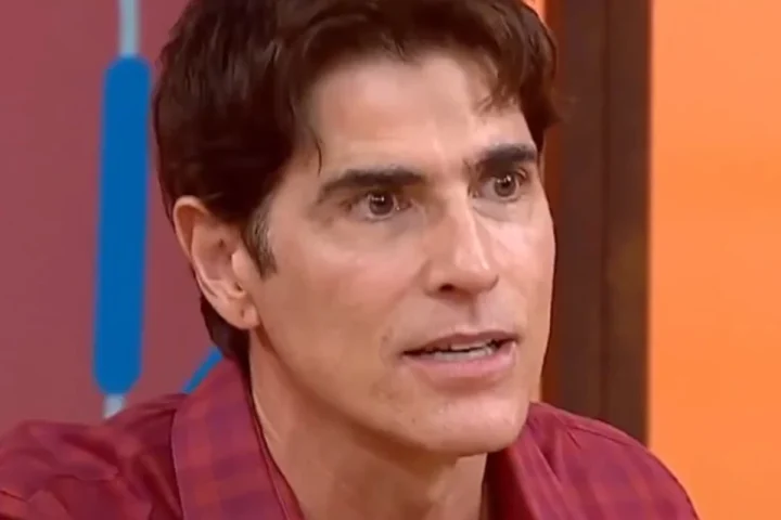 Reynaldo Gianecchini aparece ao vivo e critica comportamentos de fãs ao tirar foto: ‘Tenho muito ranço’