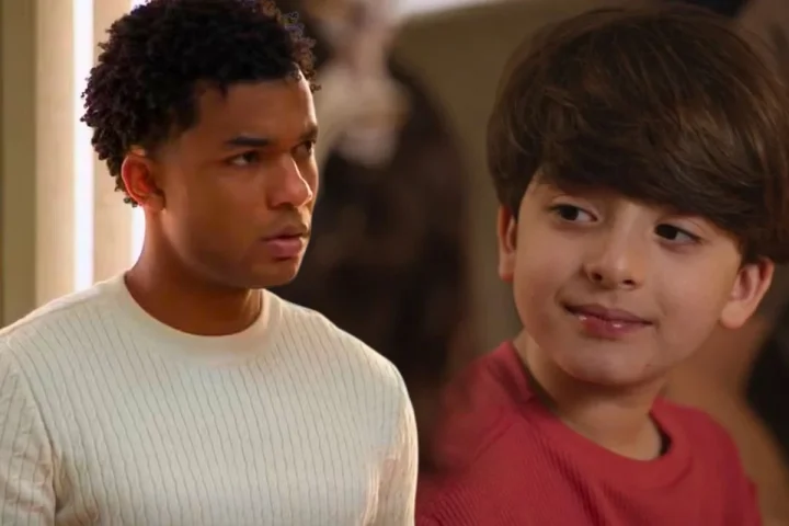 Dona de Mim: esse menininho carismático se torna o maior fofoqueiro dos Boaz