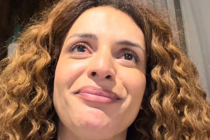 Atriz de Três Graças, Gabriela Loran relata constrangimento: ‘Vêm me perguntar também como faço xixi’