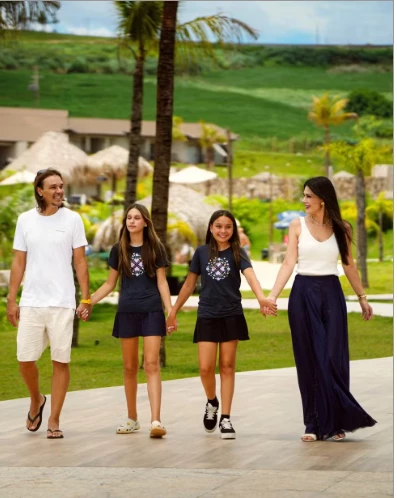 Natália Guimarães curte férias em resort no Paraná e exibe boa forma em momento família 34 vIAA4K1UiSKyRP3gSK5i2FQUn3vTrVWDEiC88ksh