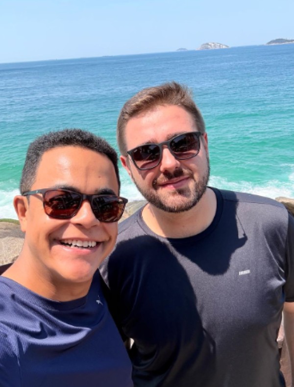 Um dos principais âncoras dos telejornais da TV Globo anuncia namoro com outro homem 34 13563620260219699740c494092