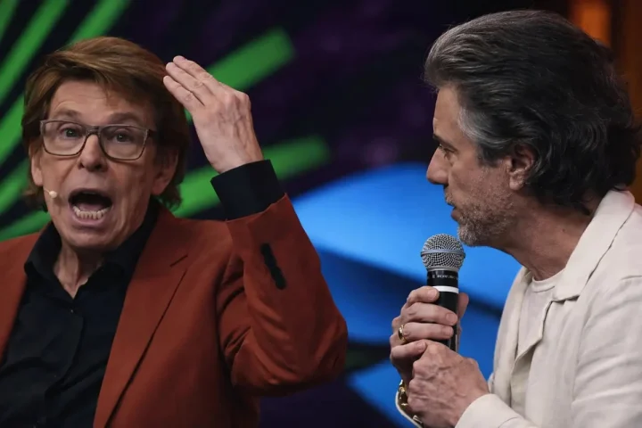 No palco dos bastidores do Carnaval na RedeTV!, Nelson Rubens gera ‘climão’ com João Kleber: ‘Trairia’