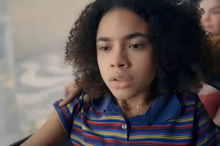 Três Graças: Joélly é jogada como um lixo depois do nascimento da filha e corre risco de vida