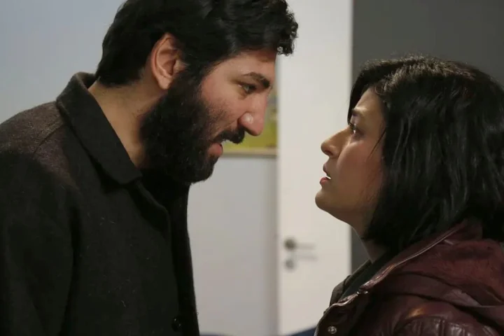 Mãe: Şule tenta ao máximo conter a fúria de Cengiz, mas não consegue