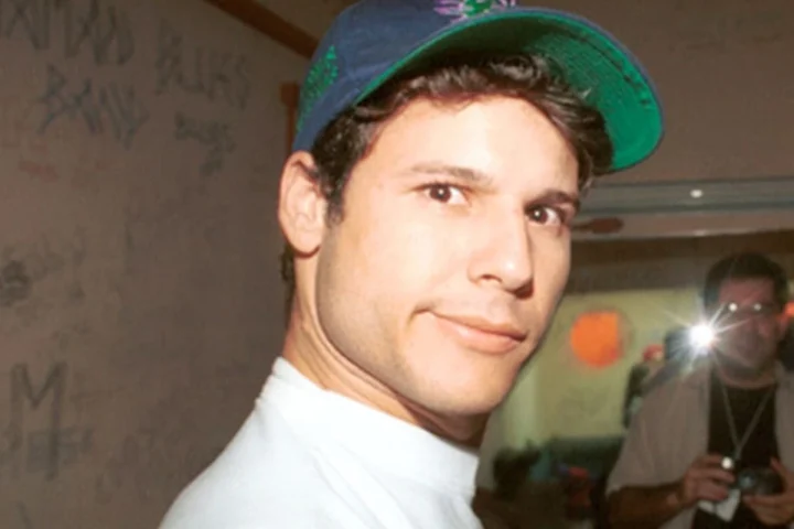 ‘No meu coração, guardo as alegrias que ele deixou, não a tragédia’, diz mãe de Dinho, vocalista dos Mamonas