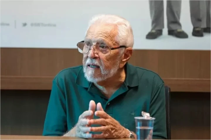 ‘Eu quero morrer…’: Carlos Alberto de Nóbrega faz desabafo durante homenagem