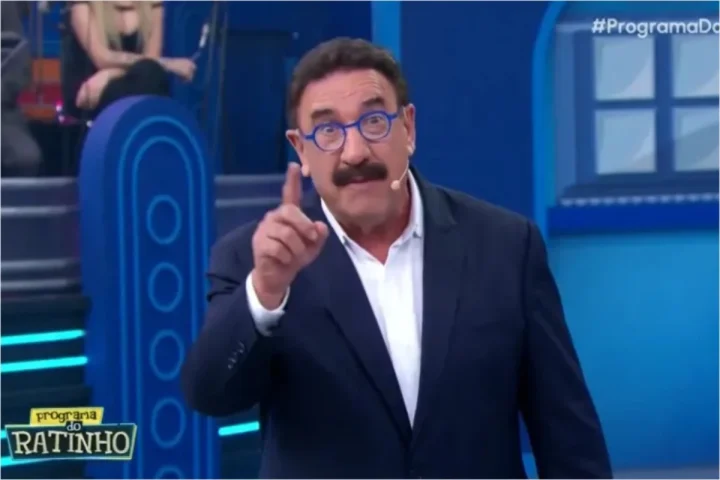 Justiça condena o SBT após Ratinho chamar rapaz negro de feioso do capeta