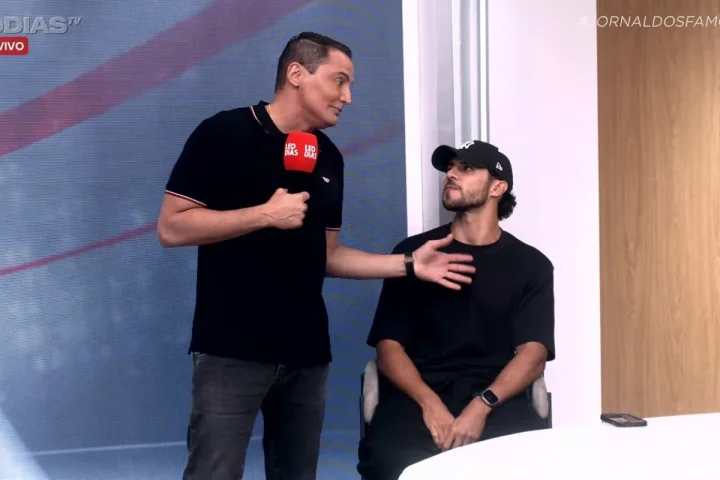 Leo Dias revela contrato com namorado ao vivo: ‘Ele ganha R$ 300 mil’