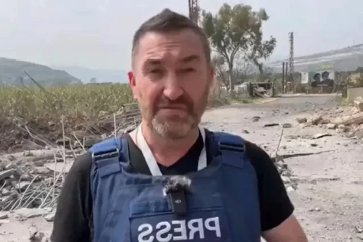 Sobreviveu? Vídeo mostra momento em que míssil explode a poucos metros de repórter no Líbano