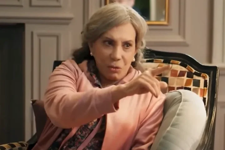 Três Graças: Josefa reconhece aliança de Célio e faz Rogério querer saber o que aconteceu com ele